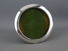 A CIRCULAR SILVER EASEL PLAIN PORTRAIT FRAME, 12 cms diameter, Birmingham 190200