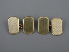 A PAIR OF PLAIN OBLONG NINE CARAT GOLD GENT'S CUFFLINKS, 6.5 grms
