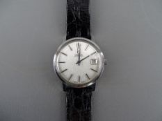 A GENT'S OMEGA AUTOMATIC CALENDAR CIRCULAR DIAL WRISTWATCH with black leather strap