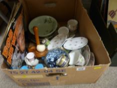 Box of mixed porcelain including an Alfred Meakin celadon green bowl and similar items