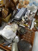 An interesting parcel of flatware in cases and loose, EPNS items and other metalware Condition