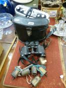 Good Roberts radio, vintage binoculars etc E/T