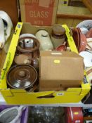 Box of treen and earthenware