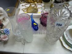 Small parcel of glassware