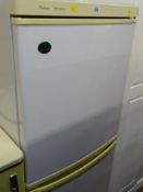 Compact upright fridge freezer E/T