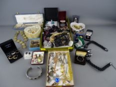 Good selection of vintage and later costume jewellery