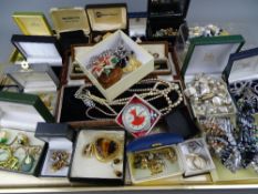 Good selection of vintage and later costume jewellery and gent's cufflinks etc