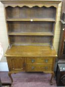 Small oak Welsh dresser having two upper shelves over two base drawers with a single side cupboard