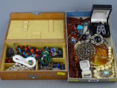 Vintage jewellery case and a loose quantity of good costume jewellery and necklaces