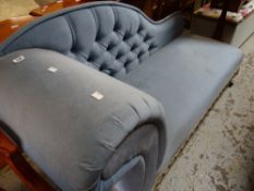 Reproduction buttoned chaise longue