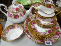 Royal Albert 'Old English Rose' 22-piece teaset and bowl