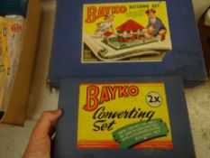 Small parcel of vintage toys to include Bayko, Airfix ETC