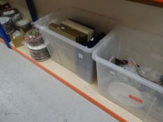 A large collection of boxed and loose various design collectors plates including race horses, birds,