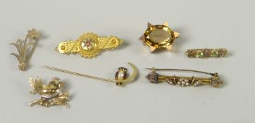A parcel of six brooches including novelty 15ct yellow gold tie-pin having an enamel and mother-of-