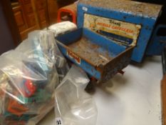 Two vintage Triang tin model vehicles together with a collection of various diecast vehicles