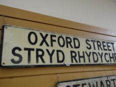 A street sign for Oxford Street / Stryd Rhydychen
