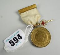 RED CROSS PARCEL - British Red Cross brooch in believed 9ct yellow gold with enamel cross and