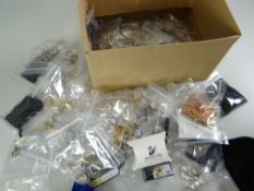 A LARGE QUANTITY OF ASSORTED SWAROVSKI JEWELLERY AND KEYRINGS