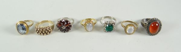SEVEN SUNDRY RINGS including yellow gold, two set with moonstones etc