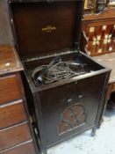 A VINTAGE COLUMBIA RADIO GRAMOPHONE retailed by R J Heath & Sons Limited