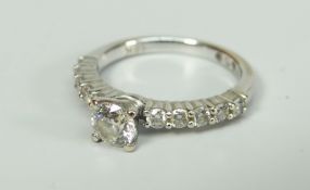 18K WHITE GOLD DIAMOND RING, the central round brilliant stone flanked by ten further diamonds. 3.