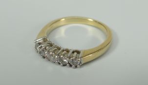 18CT YELLOW GOLD FIVE STONE DIAMOND RING. Total diamond weight 0.30ct (visual estimate), 4.2 grams