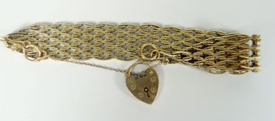 9CT YELLOW GOLD LADIES BRACELET WITH HEART SHAPED PADLOCK. 33.2 grams approximately. Condition