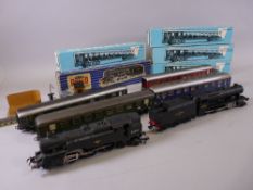 MODEL RAILWAY - Hornby Dublo three rail LT 25 LMR 8F 2-8-0 freight locomotive and tender, running