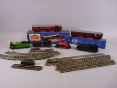 MODEL RAILWAY - Hornby Dublo three rail TPO Mail van set complete with operating switch, mail