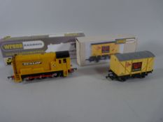 MODEL RAILWAY - Wrenn W2243 diesel shunter 'Dunlop' in Wrenn reproduction box with instructions, and