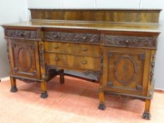 AN EXCELLENT INVERTED BREAKFRONT RAILBACK SIDEBOARD having good carved grape vine and floral