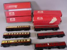 MODEL RAILWAY - Hornby Dublo 4051 corridor coach brake/2nd WR, boxed, 4053 corridor coach brake/