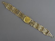 A NINE CARAT GOLD FIVE BAR BRACELET with centre 1913 mounted sovereign, 14 grms