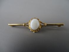 Nine carat gold bar brooch with oval centre opal in a twist mount, 1 x 0.8 cms, 3.4 grms gross