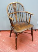 Late 18th/early 19th Century elm and yew Windsor elbow chair, spindle back with centre shaped