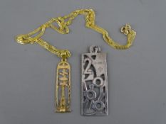 An eighteen carat gold Egyptian pendant necklace, 5.6 grms, 2000 ingot