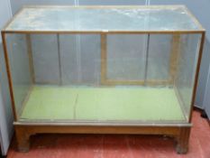 Vintage glass shop display counter, 120 x 58 cms