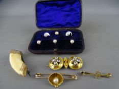 Quantity of gold and Victorian jewellery to include a cased set of mother of pearl studs, a nine
