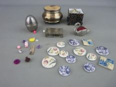 Small silver dressing table trinket box, a white metal vesta case, two modern white metal pin