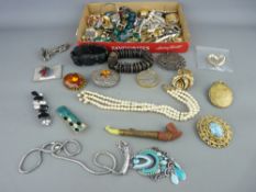 Quantity of Victorian and later costume jewellery including a bog oak type bracelet, a 'Miracle'