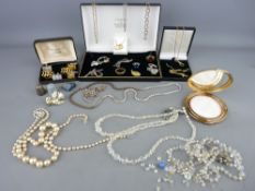 Small collection of jewellery including marked gold items, a selection of gent's cufflinks and a