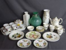 Roman style bulbous green glass vase with rough pontil to base, a quantity of Paragon '