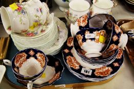 A PARCEL OF MIXED ROYAL ALBERT TEAWARE in the Heirloom and Colleen patterns