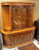 A MAHOGANY EFFECT SEMI-GLAZED LOUNGE UNIT