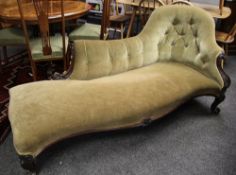 A VICTORIAN SERPENTINE-FRONT BUTTONED CHAISE LONGUE on carved scrolling supports