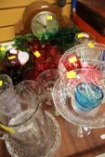 A QUANTITY OF MIXED DECORATIVE GLASSWARE