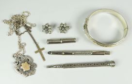PARCEL OF SILVER AND PLATE to include silver bangle, pendant on chain, propelling pencil, clip