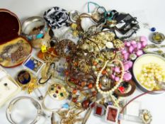 COSTUME JEWELLERY, within a small box to include pearls, bar brooches, bangles, cased and loose