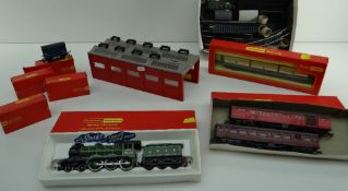 COLLECTION OF HORNBY 00 GAUGE RAILWAY ITEMS including buildings, locomotives and rolling stock