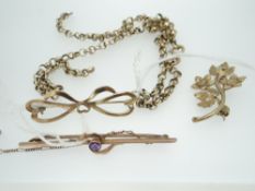 PARCEL OF 9CT GOLD JEWELLERY including chain and brooches, 16.5gms total